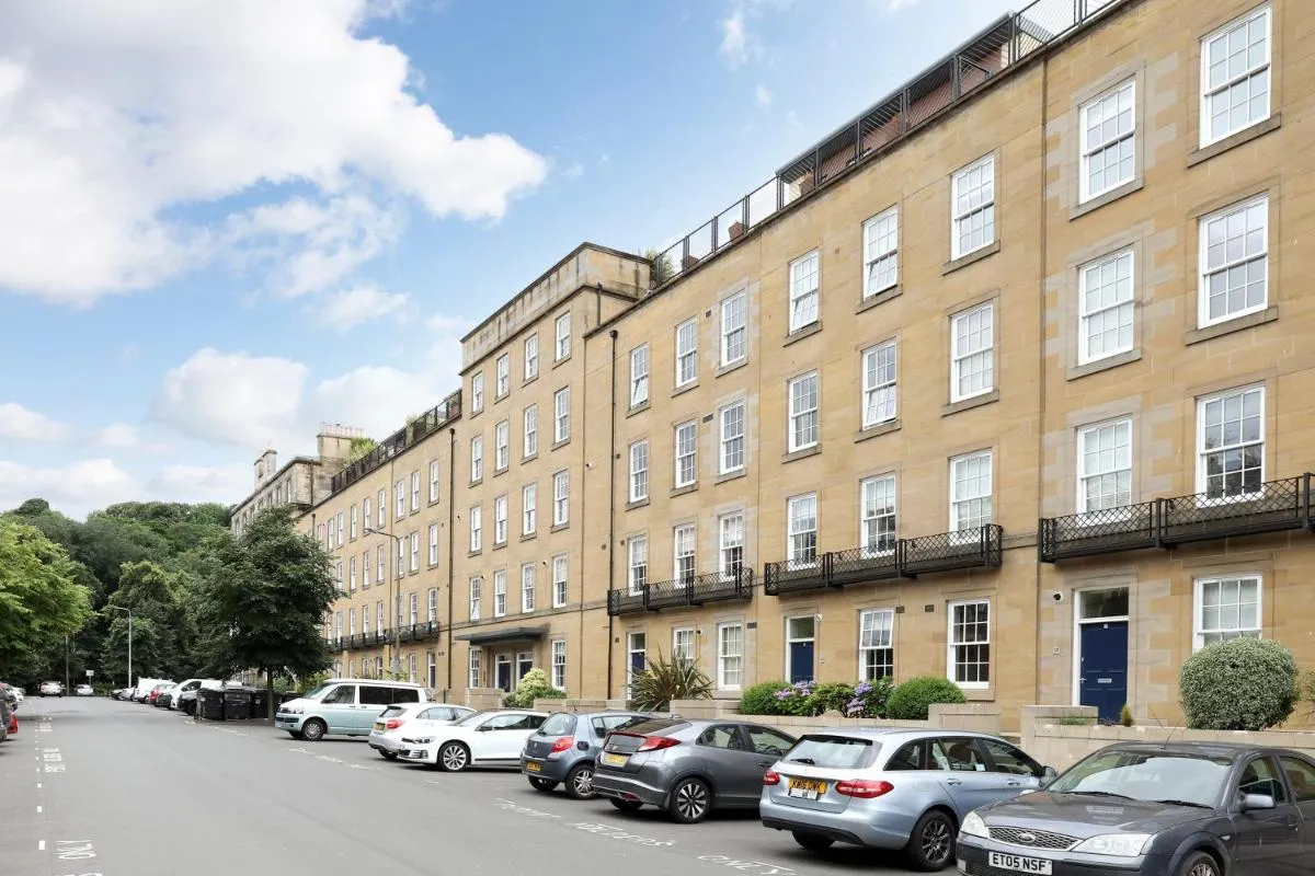 Image 5 of JOIVY Spacious 2 bed,2 bath flat, free parking and rooftop terrace
