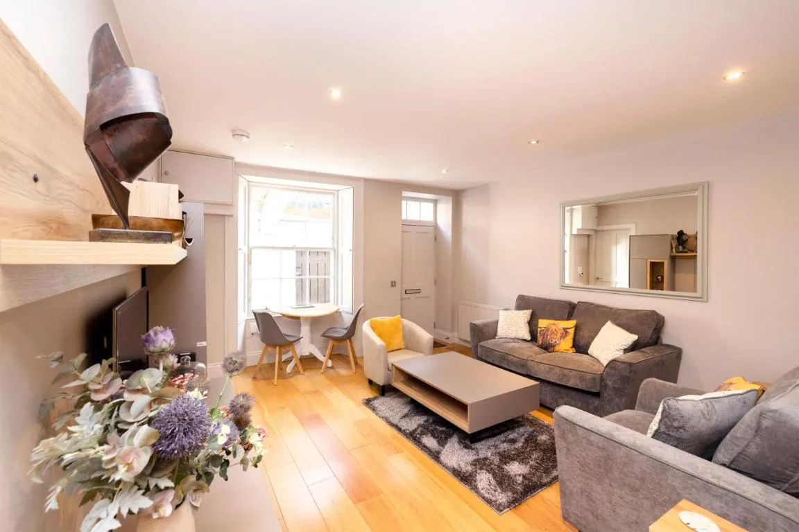 Image of JOIVY Splendid 1-BR Flat near Edinburgh Castle