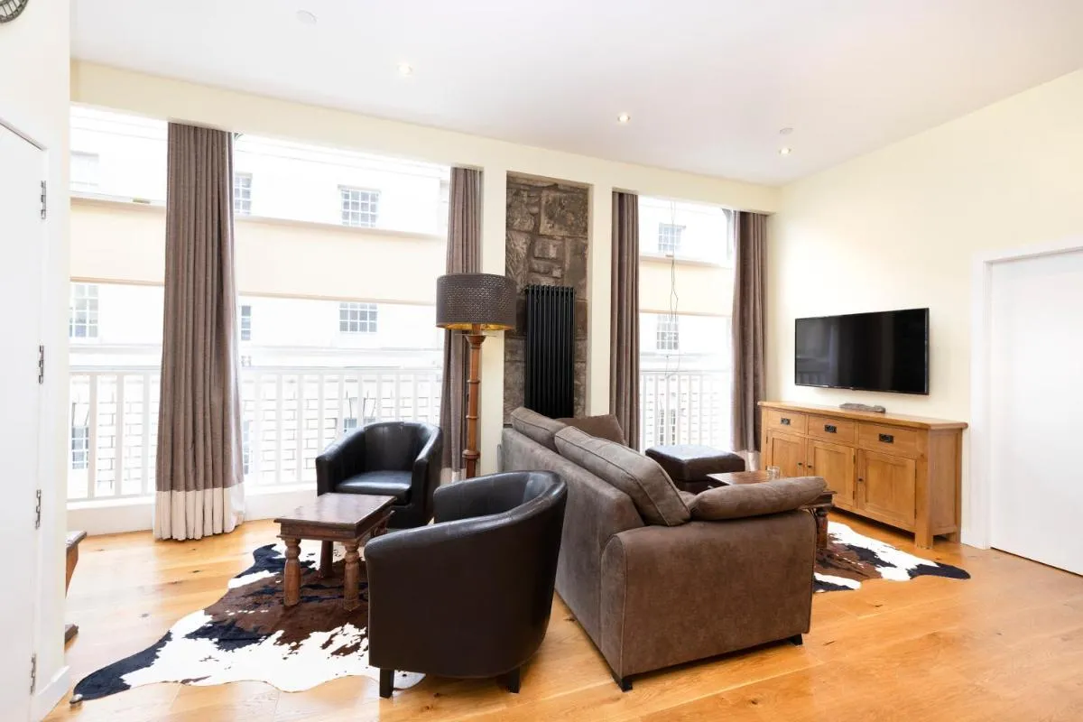 Image 4 of JOIVY Stunning flat near St Giles’ Cathedral