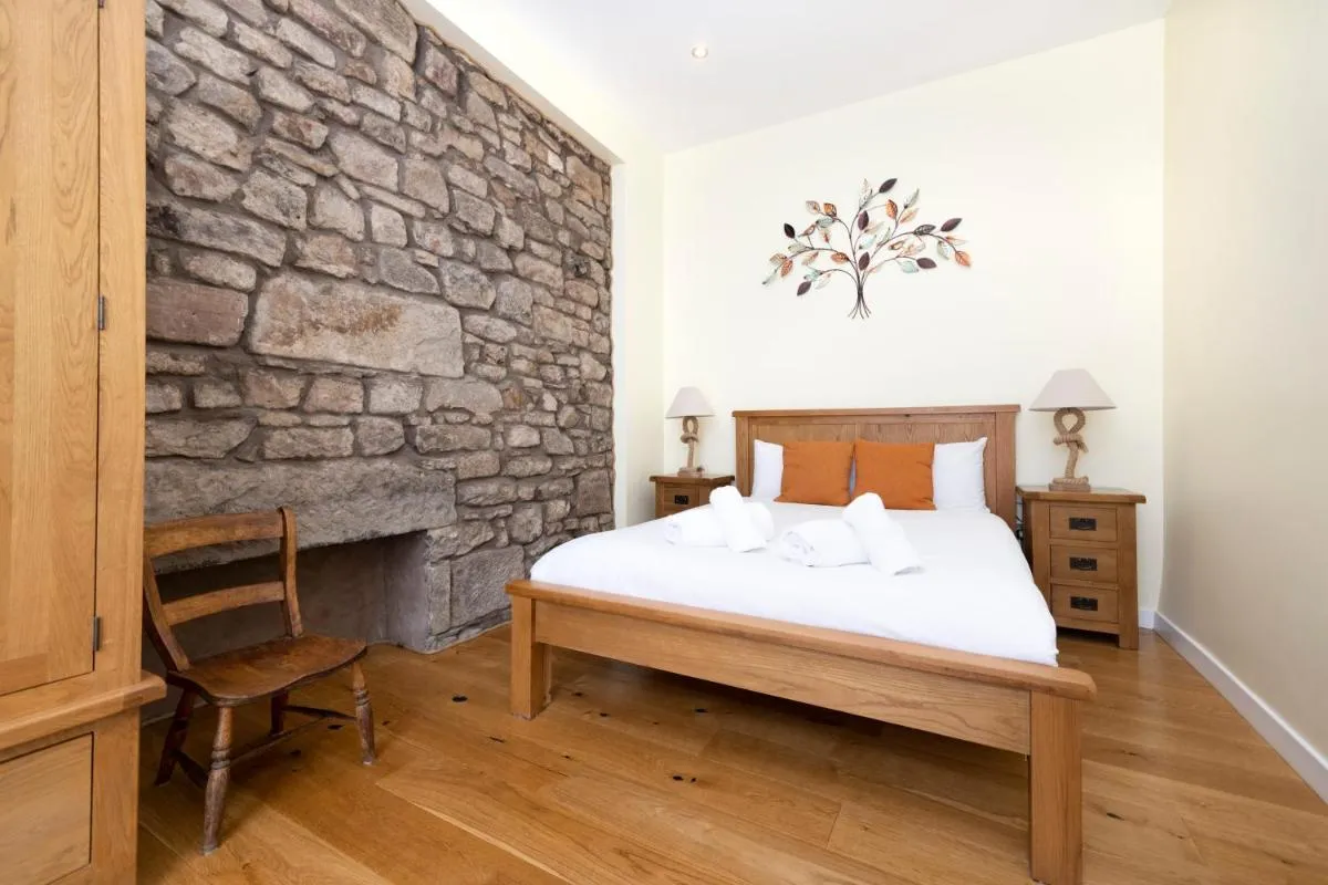 Image 2 of JOIVY Stunning flat near St Giles’ Cathedral