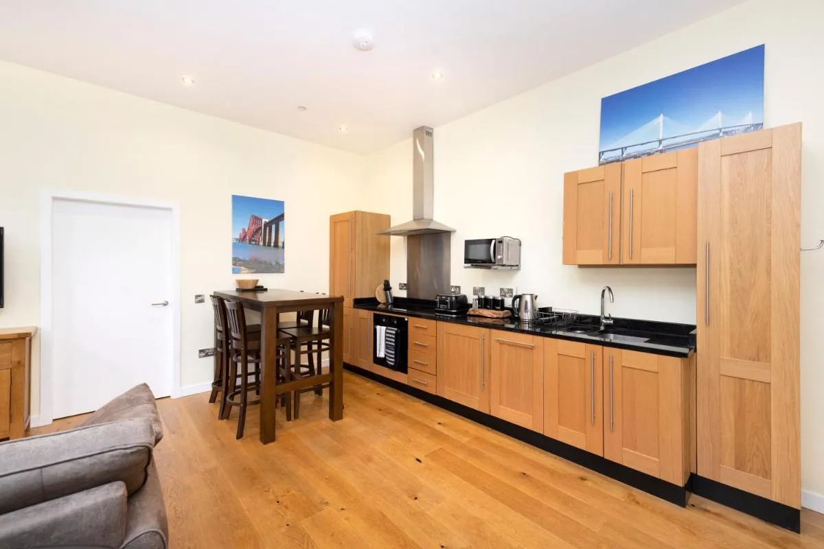 Image 1 of JOIVY Stunning flat near St Giles’ Cathedral