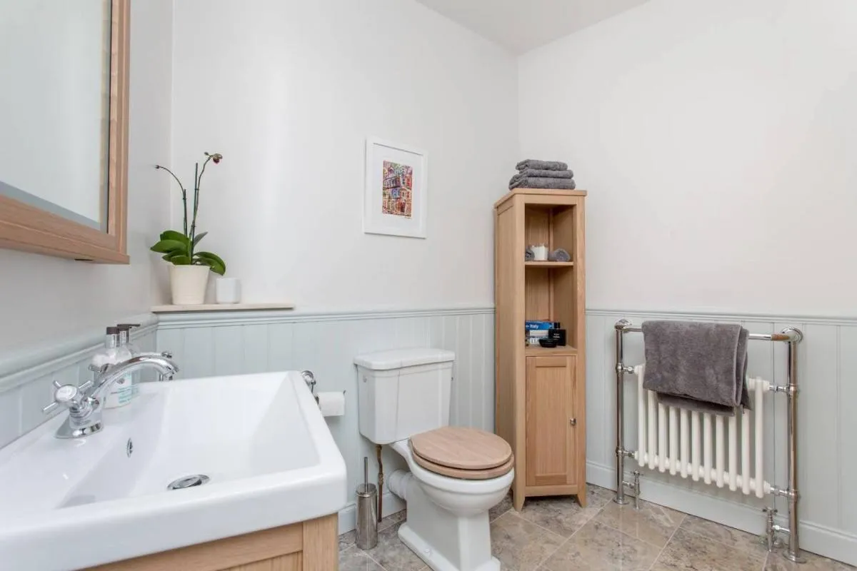 Image 2 of JOIVY Stylish Apartment in Trendy New Town Location
