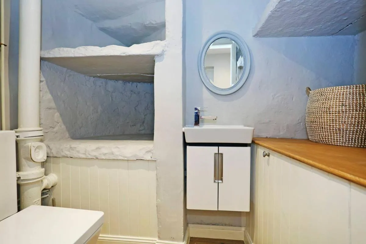 Image 2 of JOIVY Vibrant 2 Bedroom Apartment in City Centre