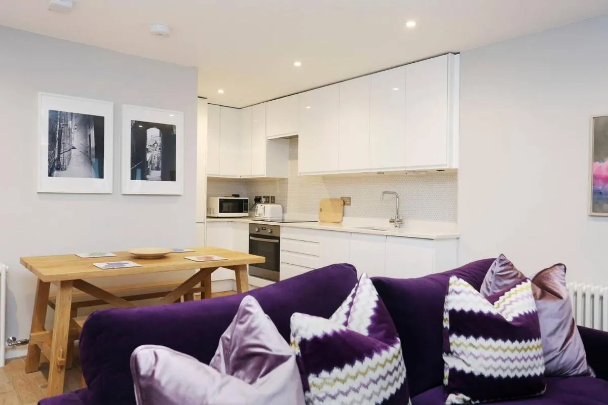 Image 3 of JOIVY Vibrant 2 Bedroom Apartment in City Centre