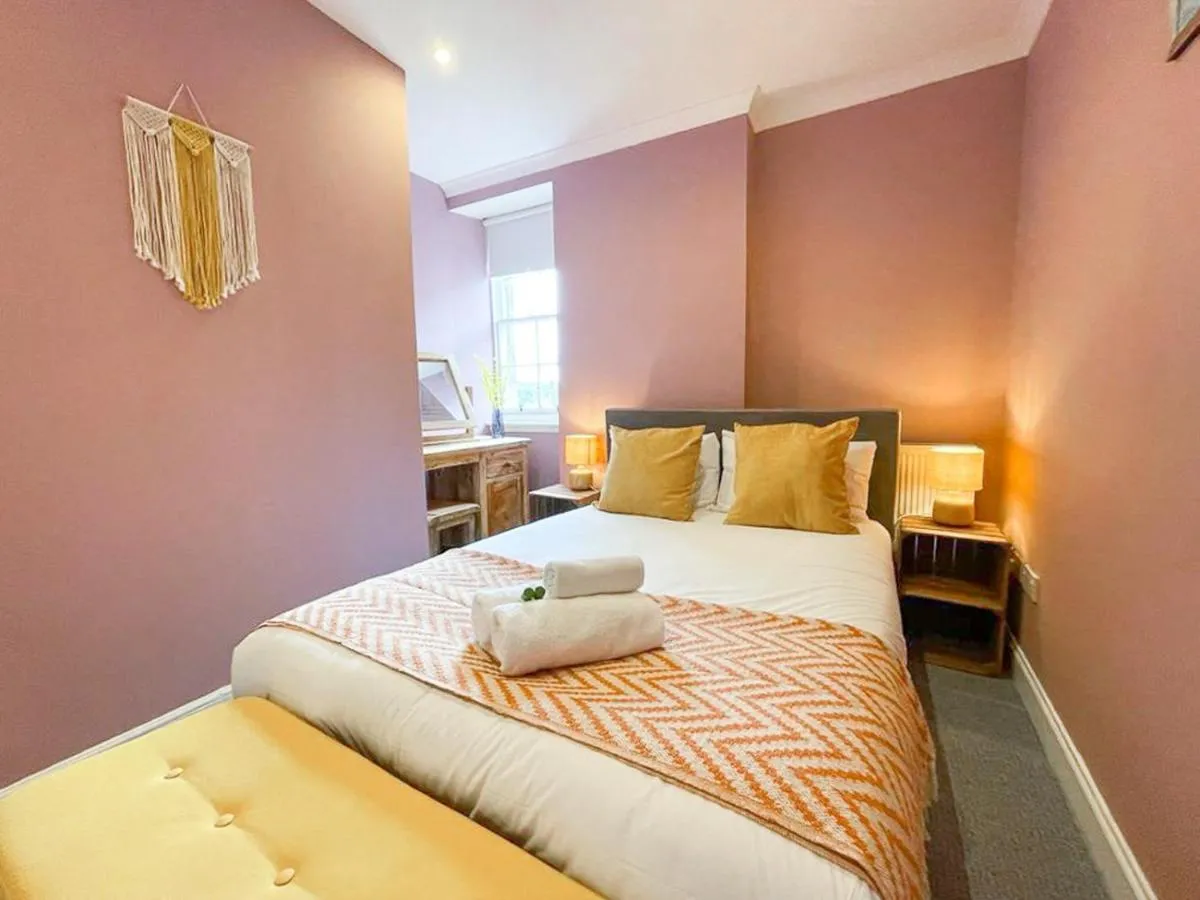 Image 1 of Lively & Energetic 2BR on The Royal Mile