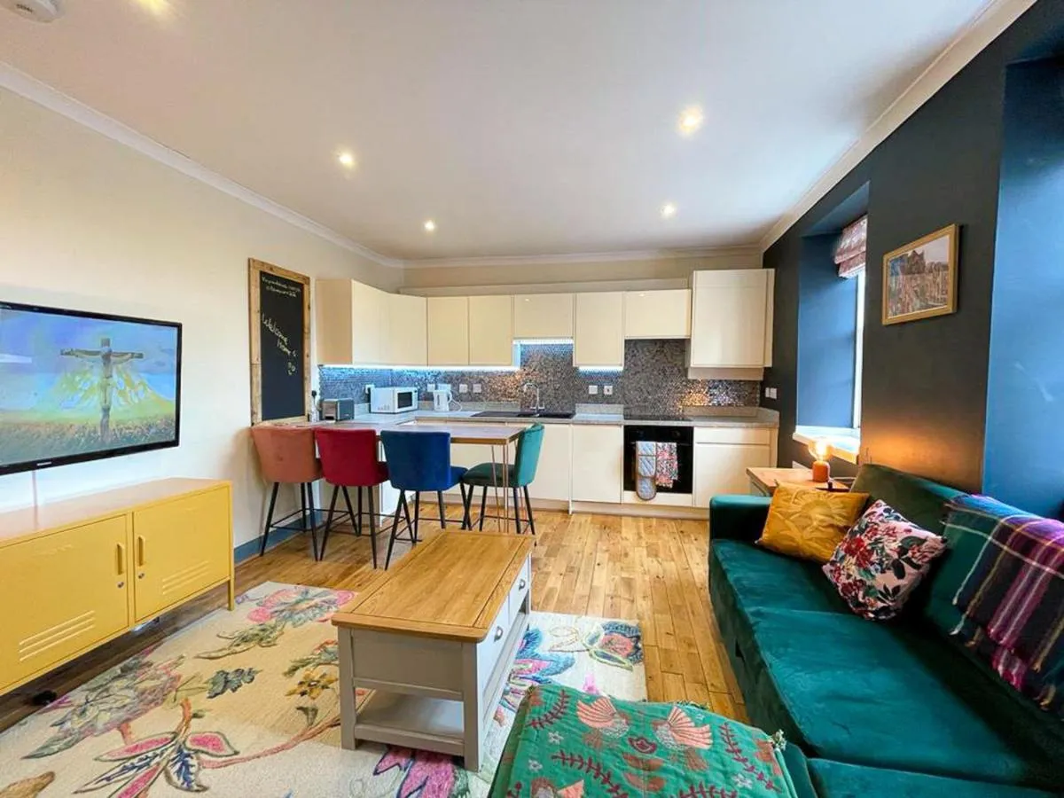 Image 2 of Lively & Energetic 2BR on The Royal Mile
