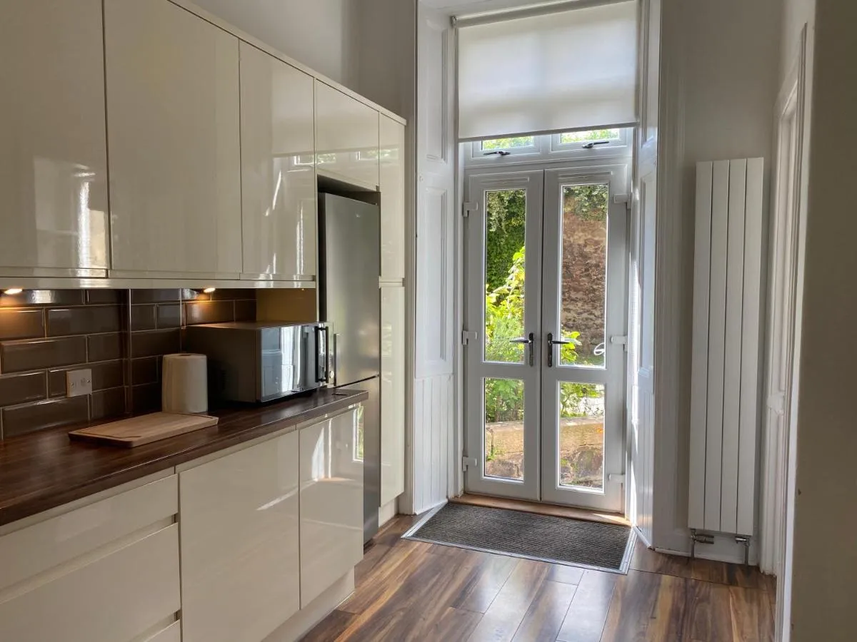 Image 3 of Lovely main door 2 bed apartment