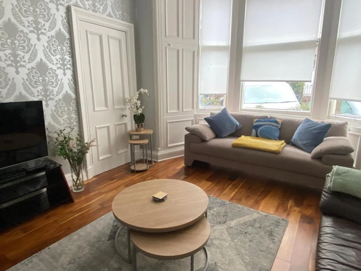 Image 4 of Lovely main door 2 bed apartment