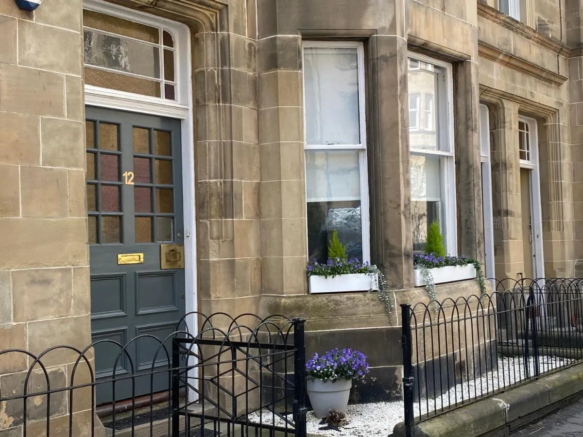 Image 5 of Lovely main door 2 bed apartment