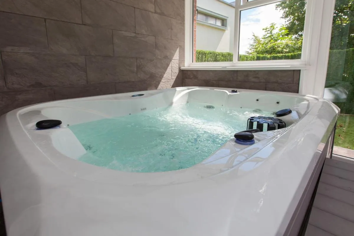 Image 1 of Luxe Arthurs Seat View Townhouse with Hot Tub