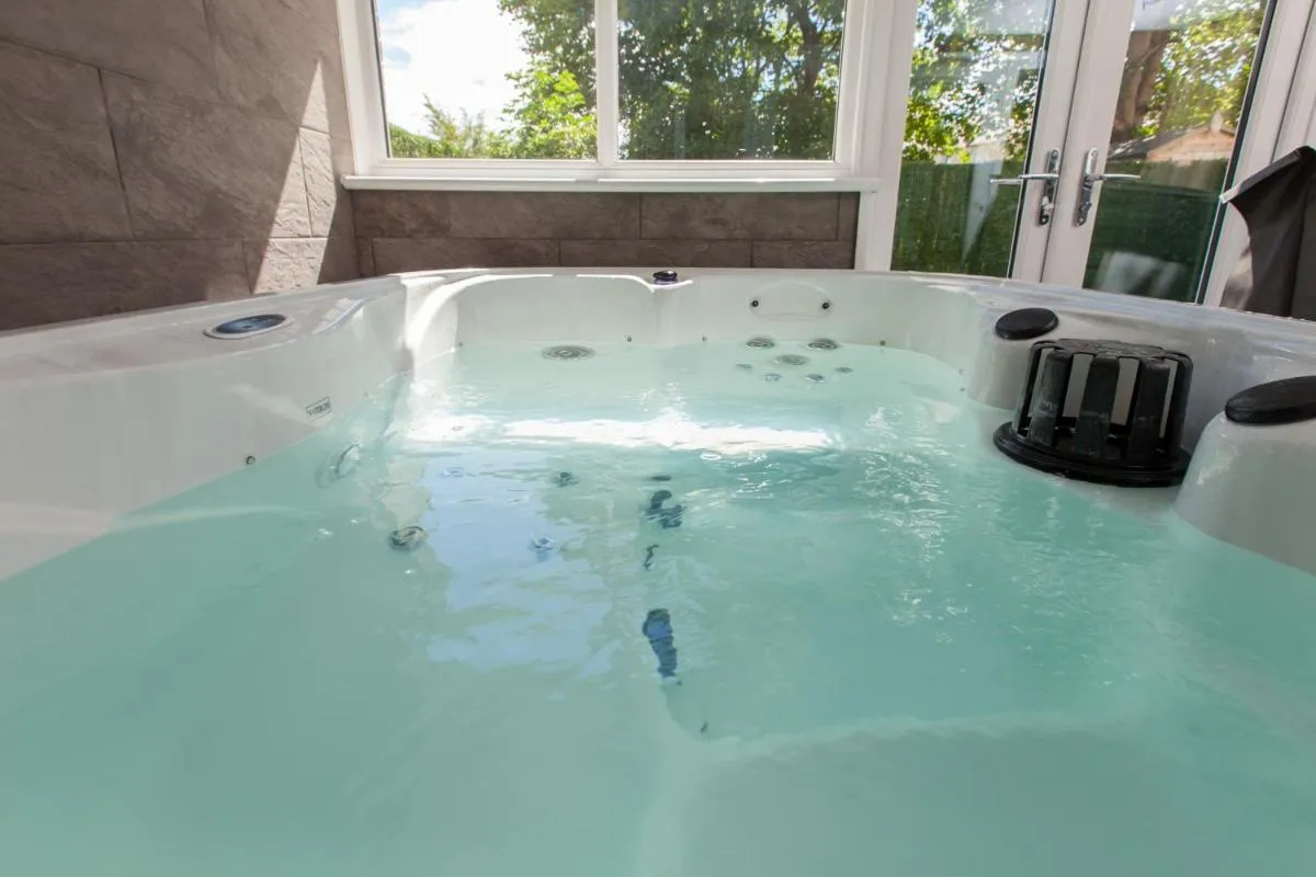 Image 5 of Luxe Arthurs Seat View Townhouse with Hot Tub