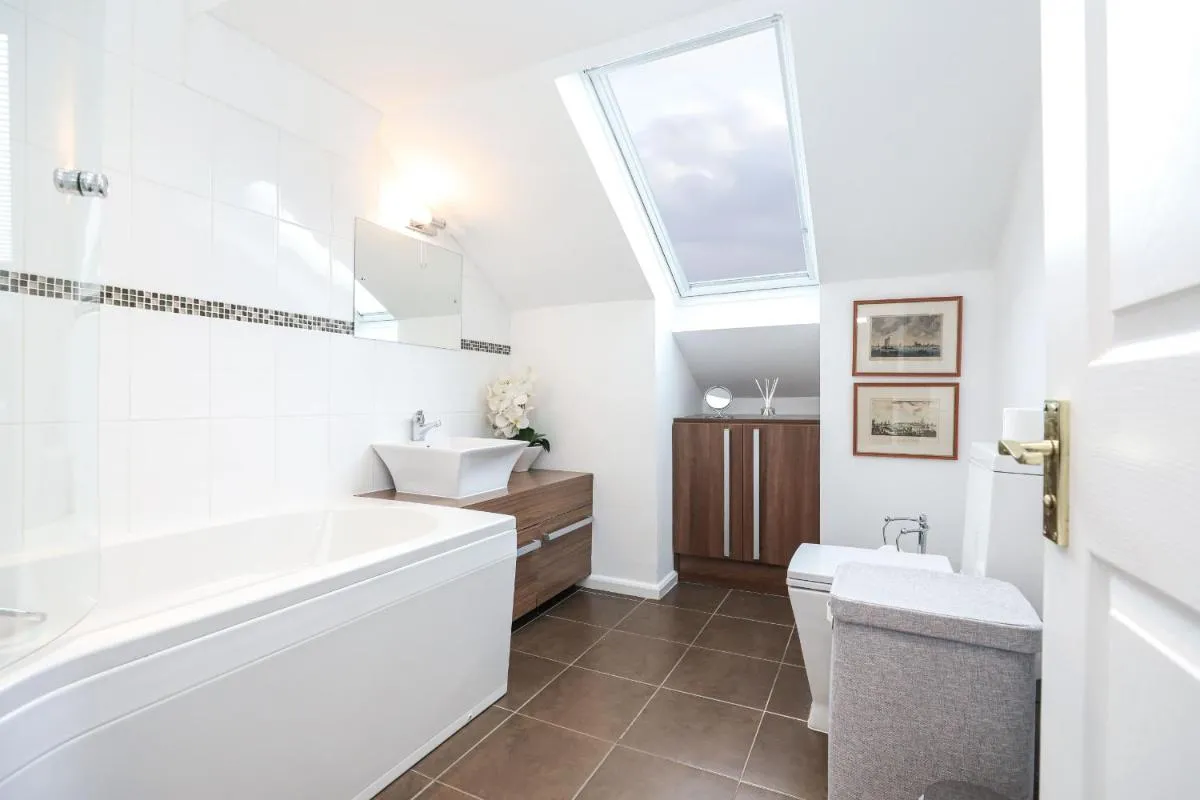 Image 2 of Luxury 3 Bed Royal Mile Apartment