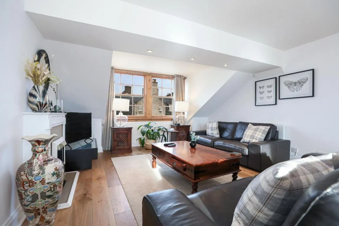 Image of Luxury 3 Bed Royal Mile Apartment