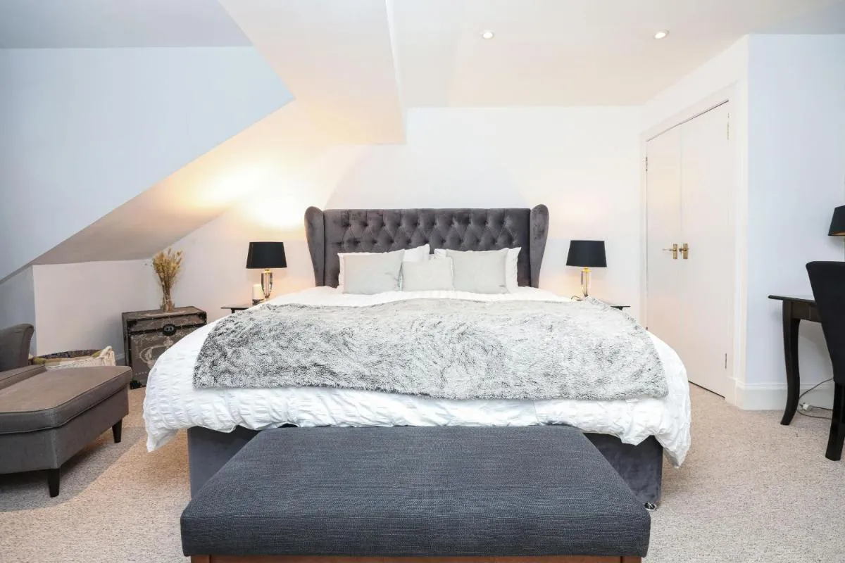 Image 6 of Luxury 3 Bed Royal Mile Apartment