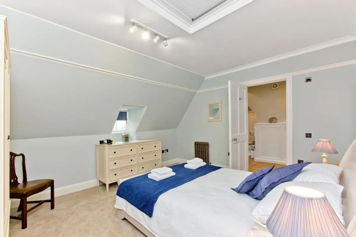 Image 6 of Luxury 3-Bedroom Apartment with Stunning Views at Ramsay Garden