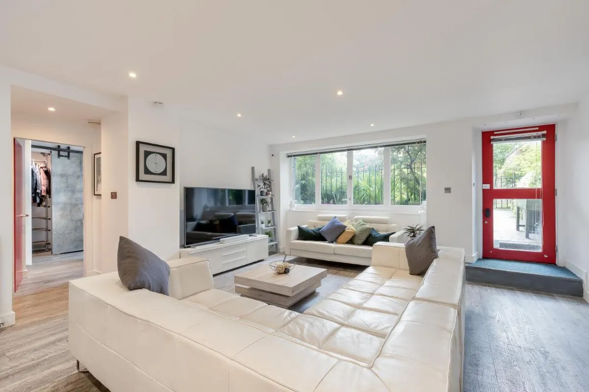 Image 4 of Luxury Architect Designed Apt 13 Mins to Royal mile