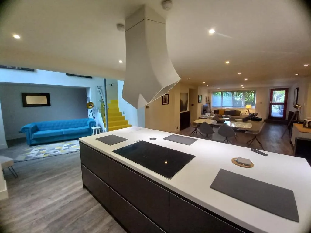 Image of Luxury Architect Designed Apt 13 Mins to Royal mile