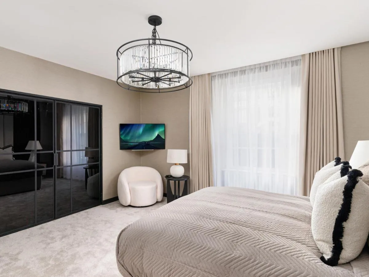 Image 6 of Luxury City Centre Oasis – Lux Spa Bath – Romantic