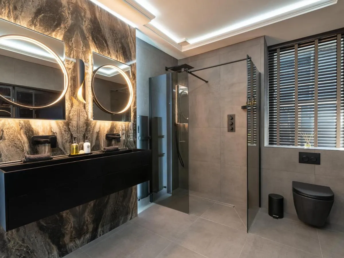 Image 5 of Luxury City Centre Oasis – Lux Spa Bath – Romantic