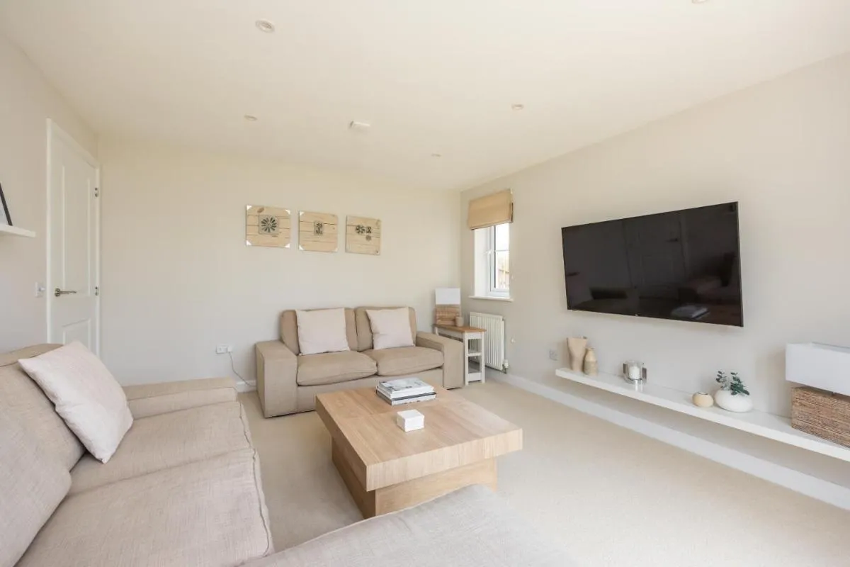 Image 4 of Luxury Detached Home