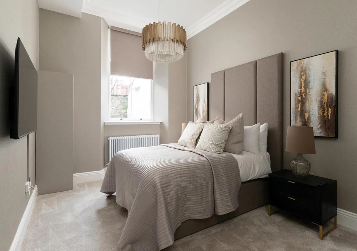 Image 6 of Luxury Georgian City Retreat With Hot Tub & Patio