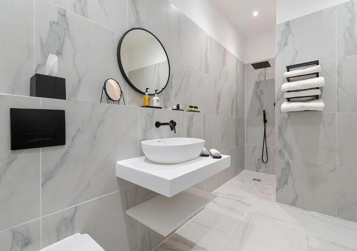 Image 2 of Luxury Georgian City Retreat With Hot Tub & Patio