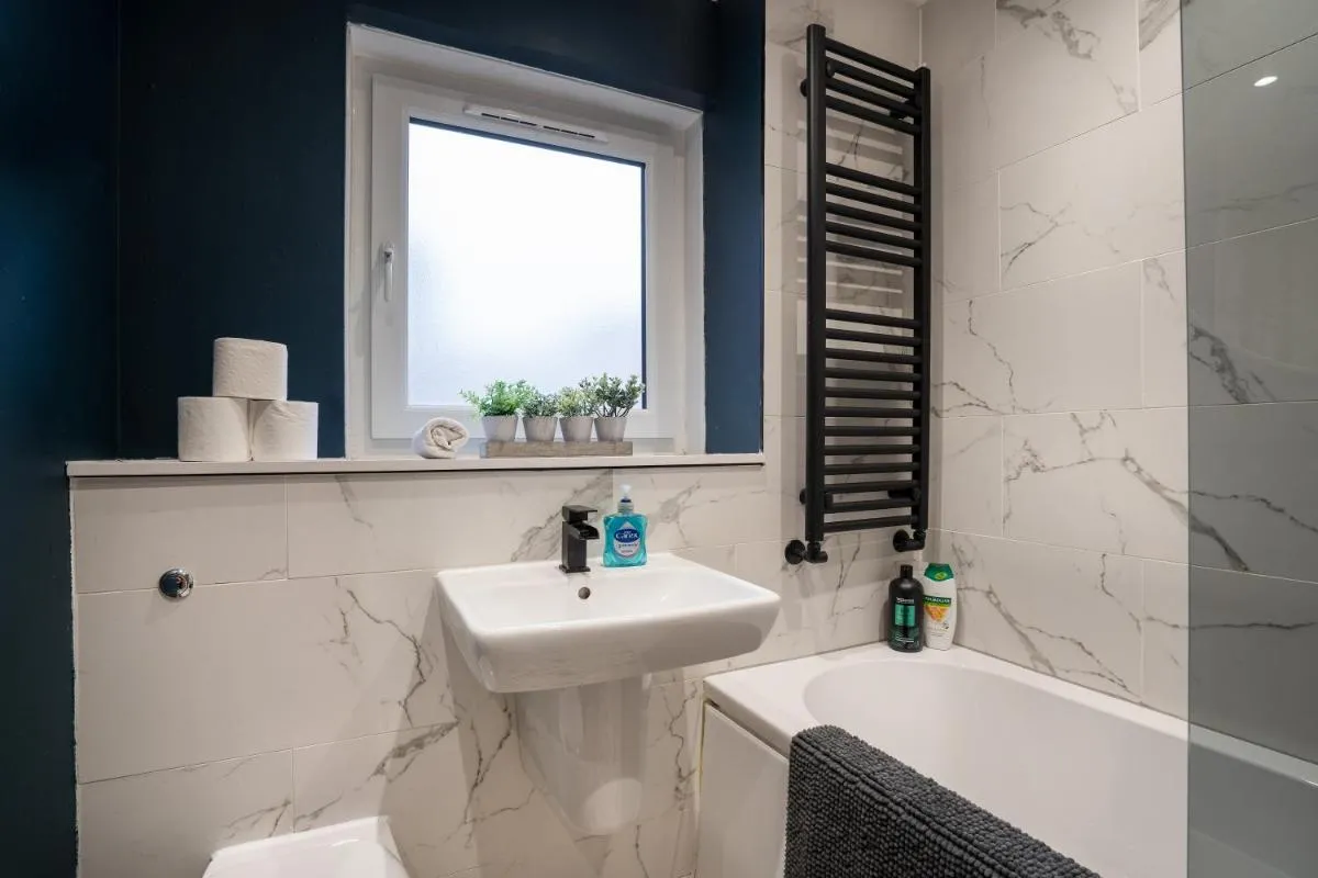 Image 6 of Modern 2BED Apartment-Free Parking
