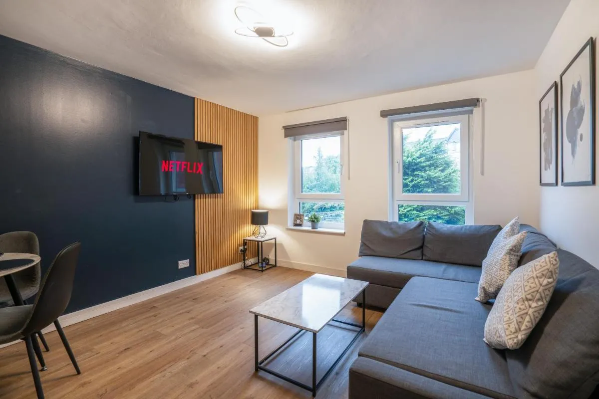 Image 4 of Modern 2BED Apartment-Free Parking