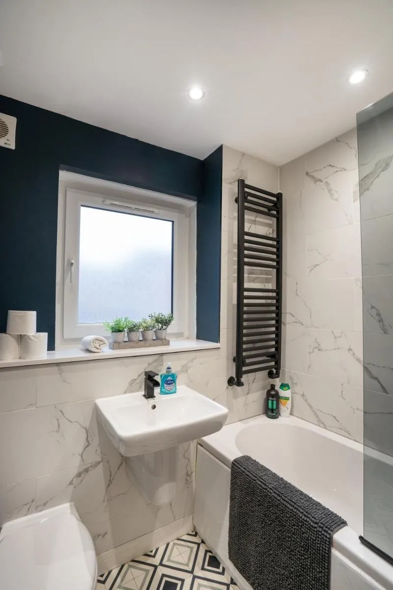 Image 3 of Modern 2BED Apartment-Free Parking
