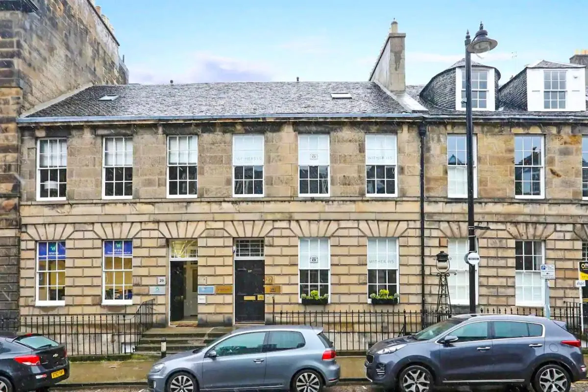 Image 5 of Modern 3 Bedroom Apartment, West End