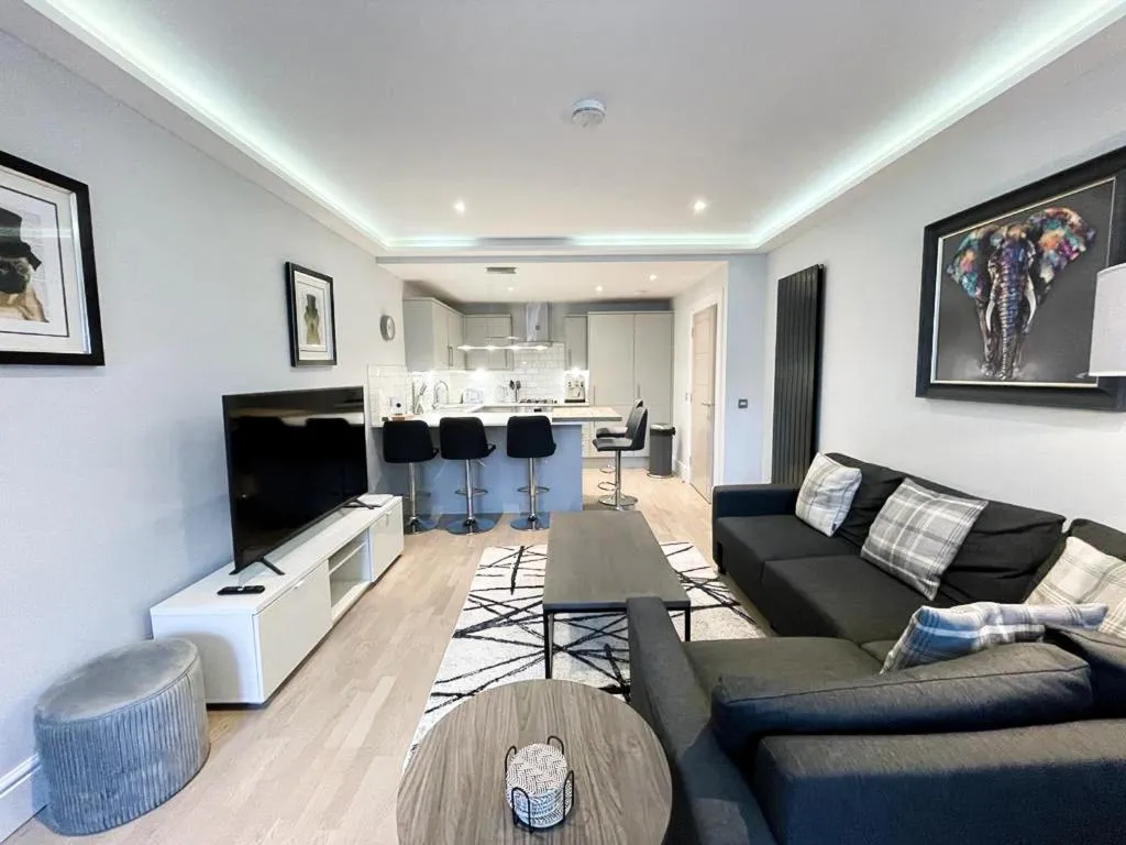 Image of Modern 3 Bedroom Apartment, West End