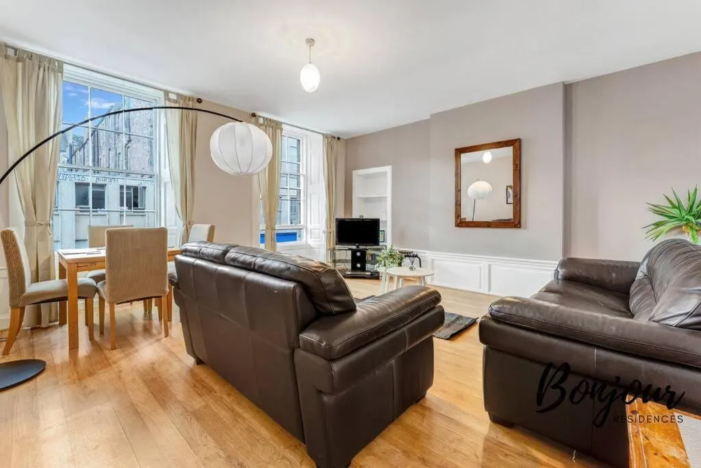 Image 4 of Monge Suite Old Town 2BR-1BA, near Royal Mile by Bonjour Residences Edinburgh