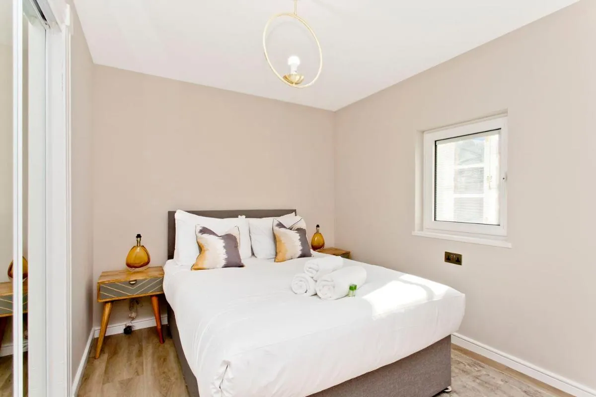 Image 1 of Newly Reno’d 2 Bed with Free Parking