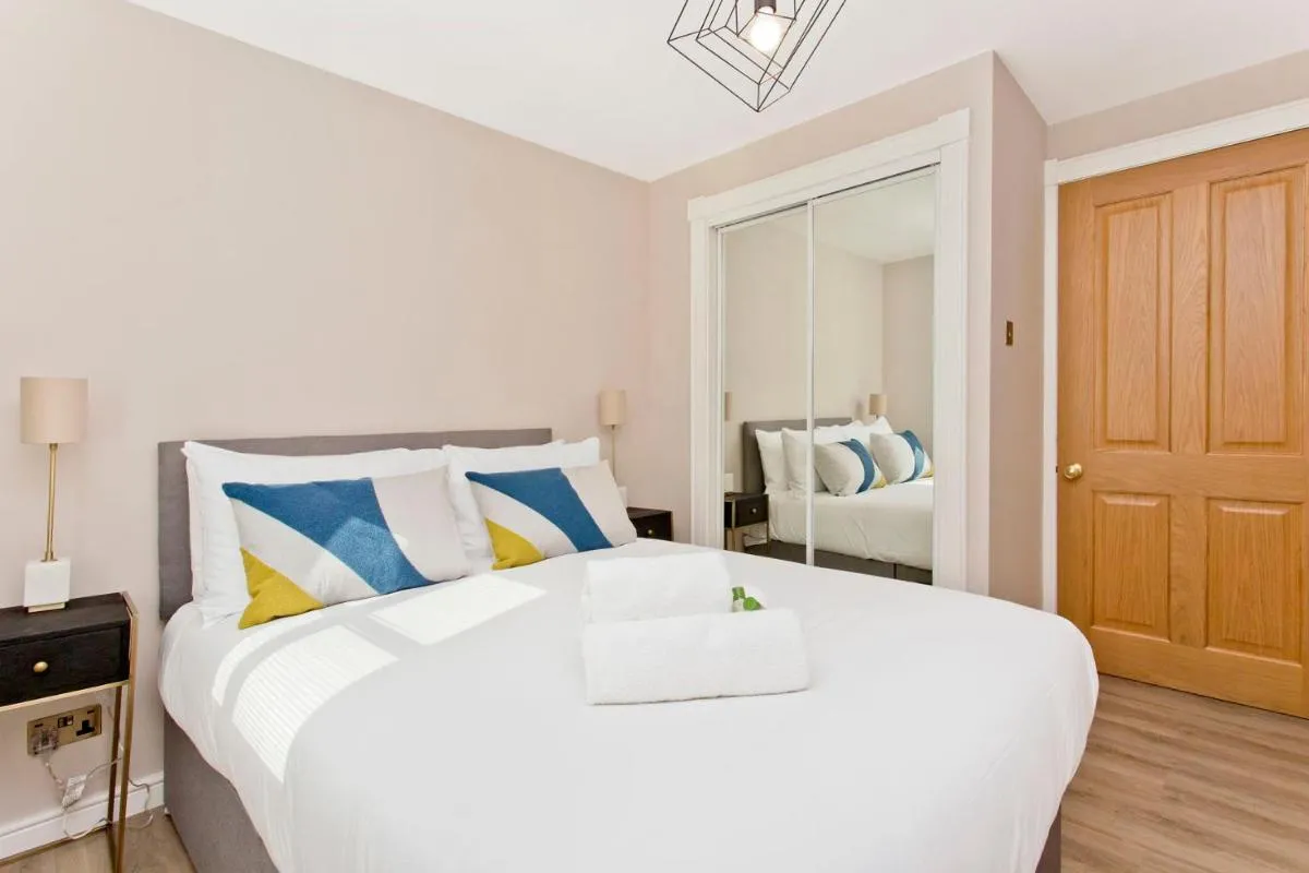 Image 6 of Newly Reno’d 2 Bed with Free Parking