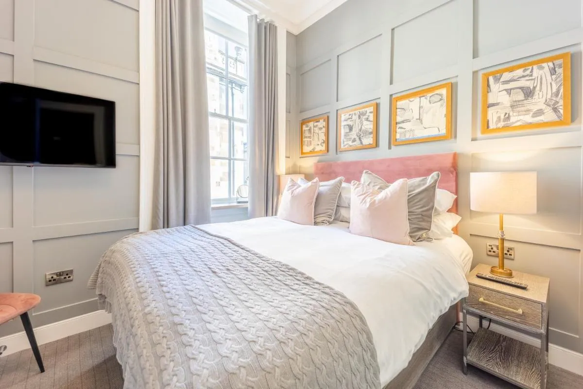 Image 2 of No1 Apartments Edinburgh – George IV Bridge