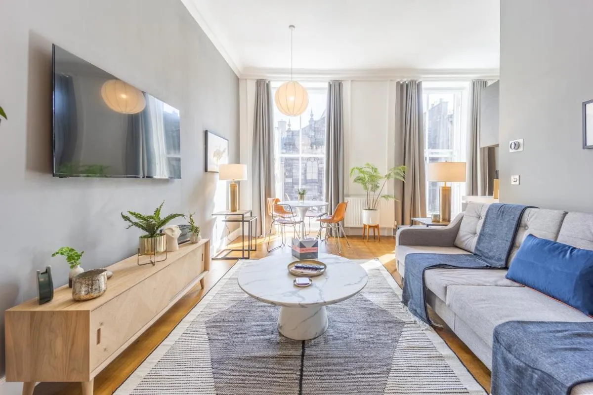 Image 1 of No1 Apartments Edinburgh – George IV Bridge