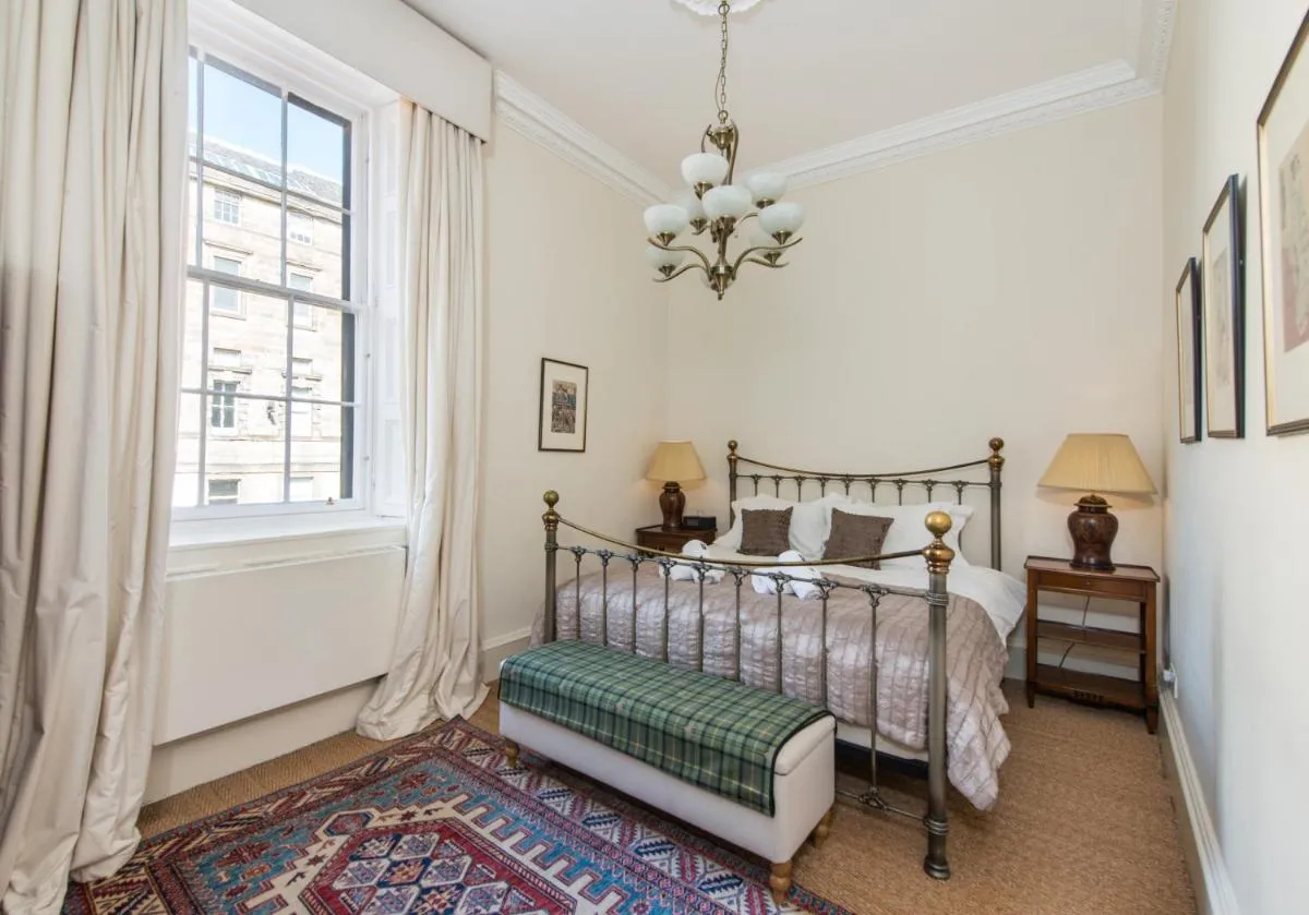 Image 6 of Parliament Sq (apt 10 ) Royal Mile