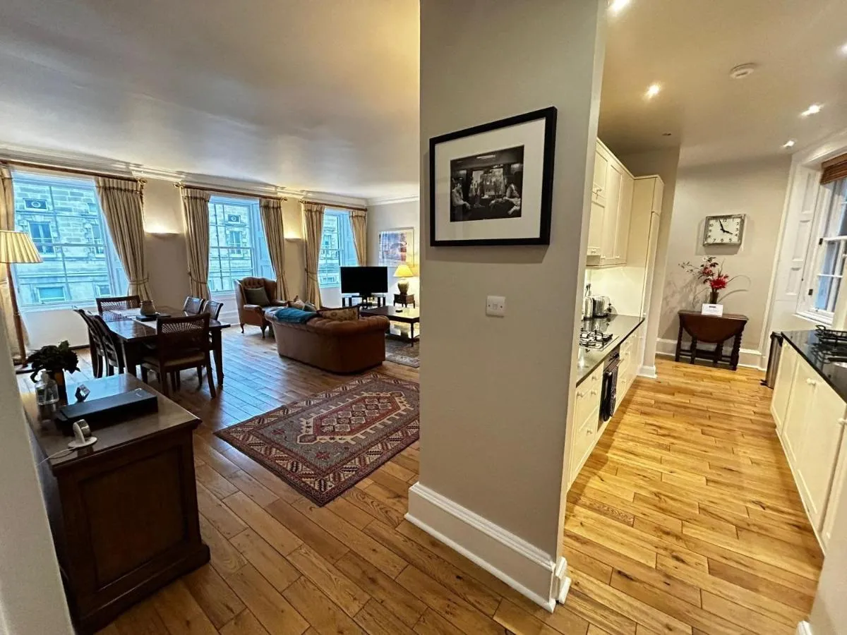 Image 4 of Parliament Sq (apt 10 ) Royal Mile