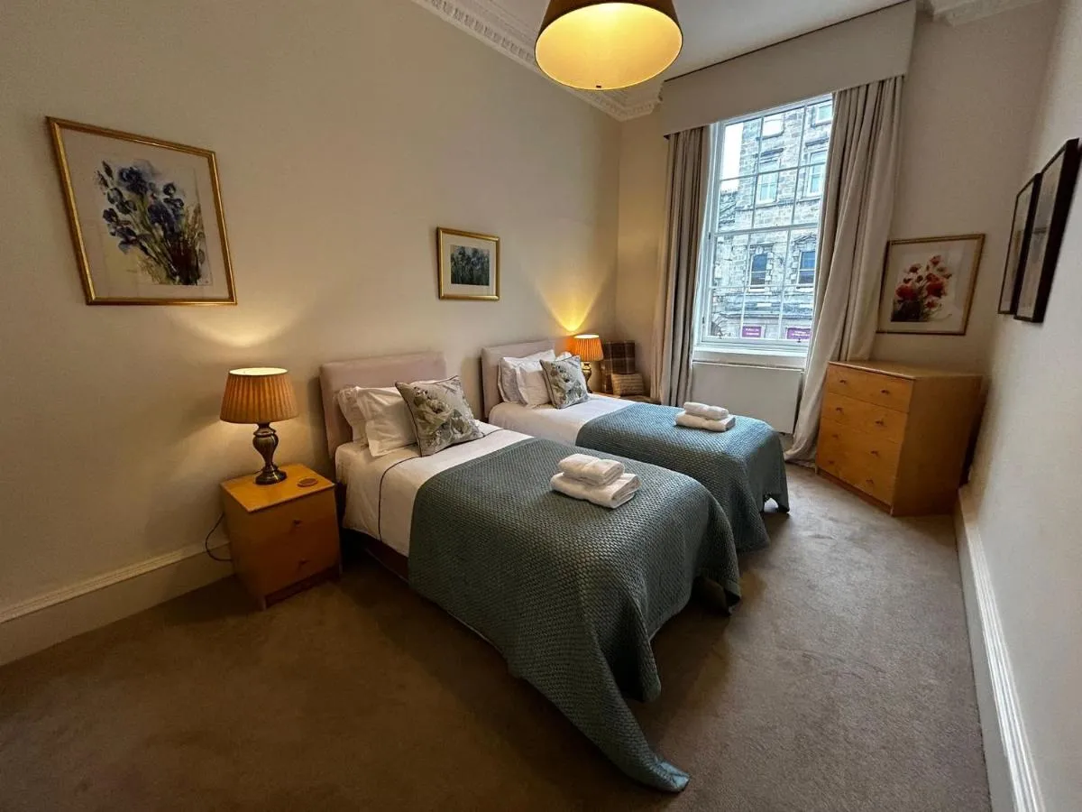 Image 1 of Parliament Sq (apt 10 ) Royal Mile