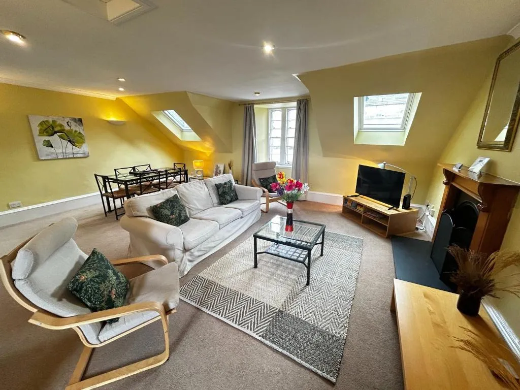 Image of Parliament Sq (apt 5) Royal mile