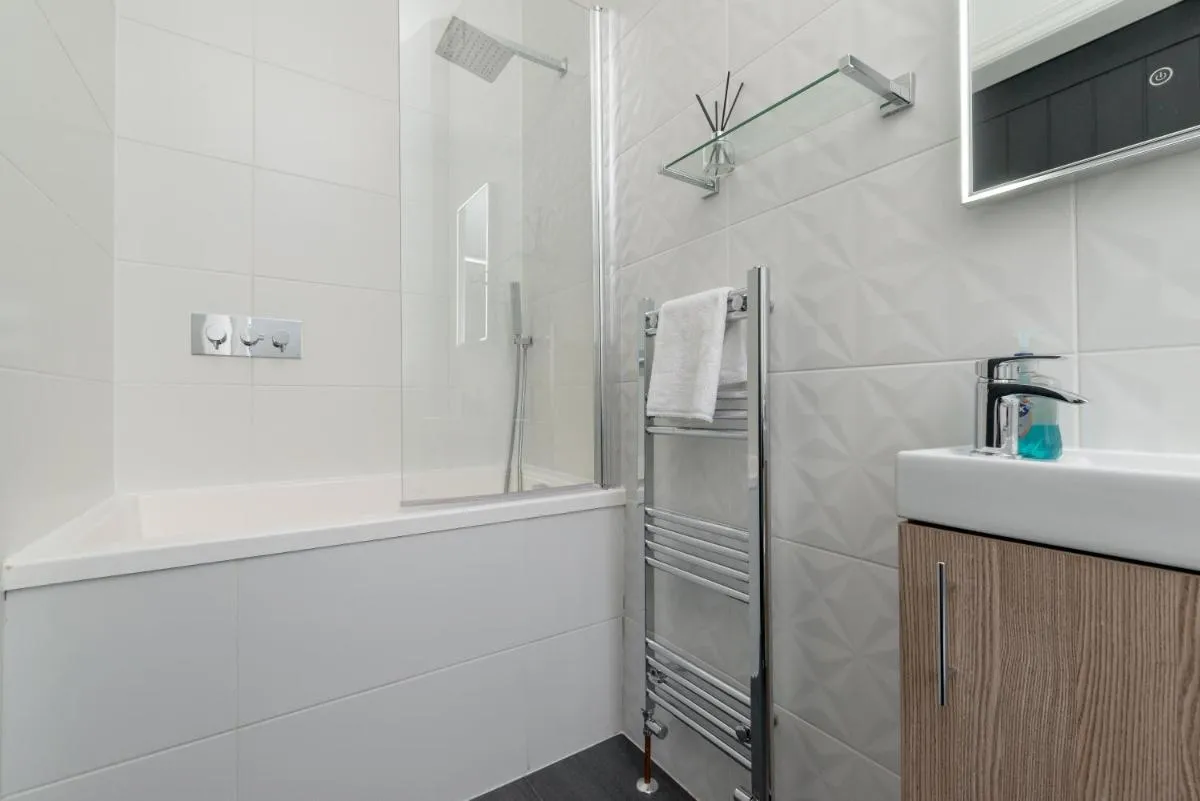 Image 2 of Pass The Keys Main Door 3 Bed Apartment with Free Parking