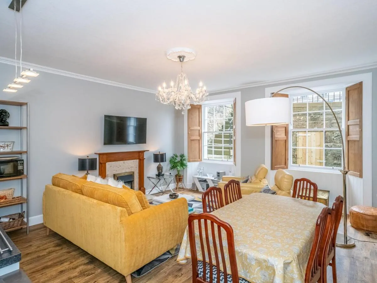 Image 4 of Pass the Keys Superb 3Beds House in Chic area of the City Centre