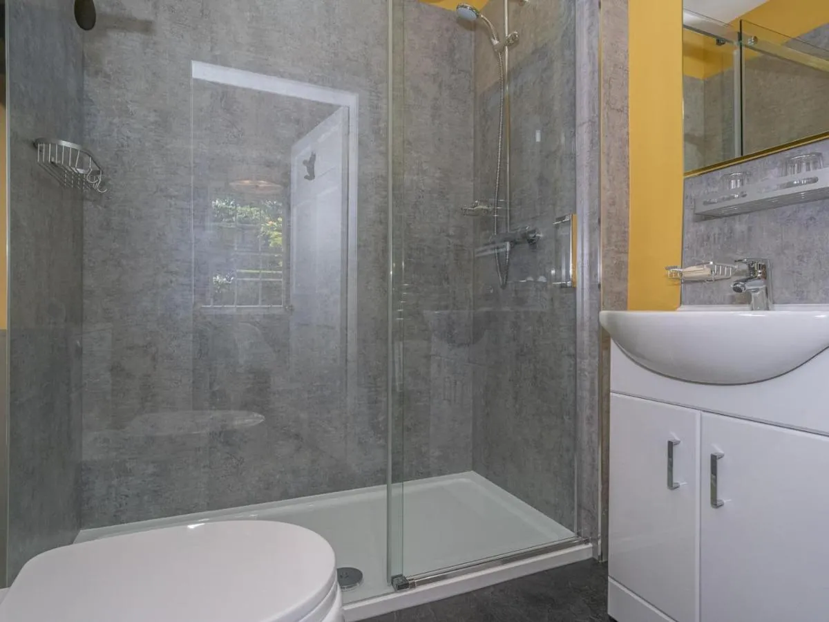 Image 2 of Pass the Keys Superb 3Beds House in Chic area of the City Centre