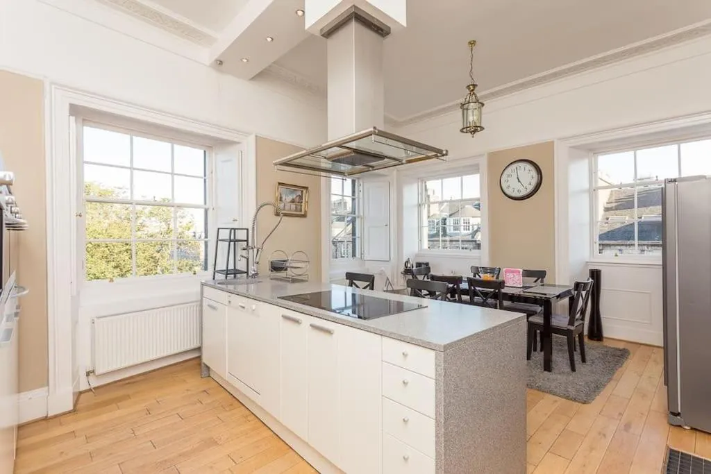Image of Prime Edinburgh City Centre – 4 Bed Penthouse