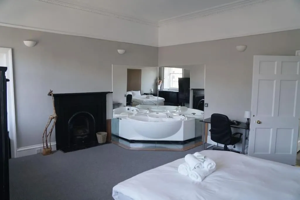 Image 1 of Prime Edinburgh City Centre – 4 Bed Penthouse