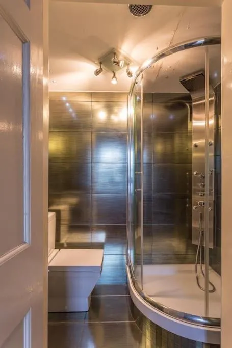 Image 3 of Prime Edinburgh City Centre – 4 Bed Penthouse