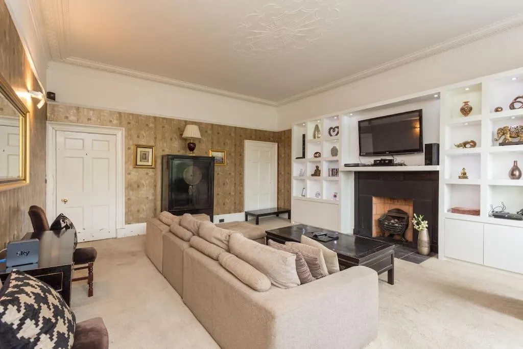 Image 4 of Prime Edinburgh City Centre – 4 Bed Penthouse