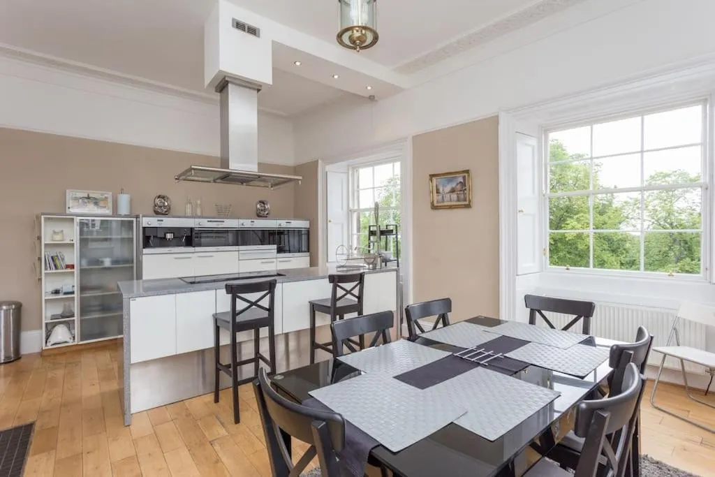 Image 2 of Prime Edinburgh City Centre – 4 Bed Penthouse