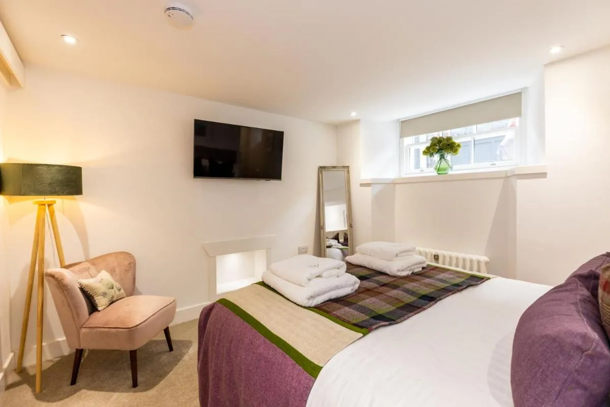 Image 1 of RÌGH Properties – Luxury West End Artisan Apartment