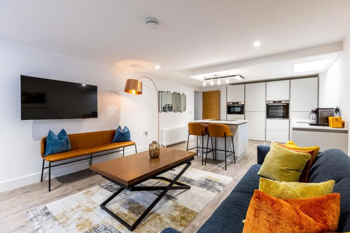 Image 4 of RÌGH Properties – Luxury West End Artisan Apartment